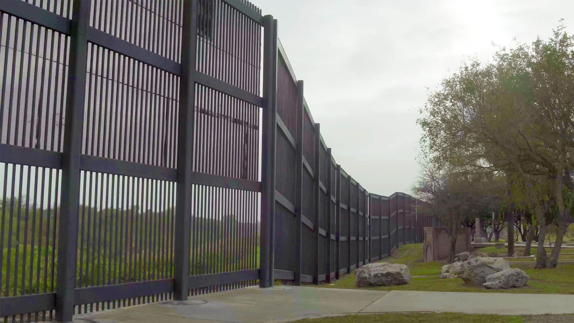 Photo of border wall